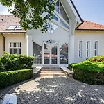 Clariss Hotel *